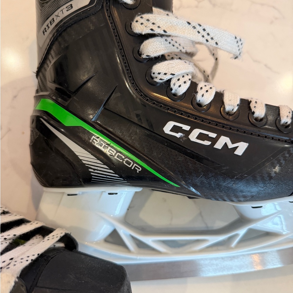 CCM Ribcor Skates Big Kid - Picture 6 of 8